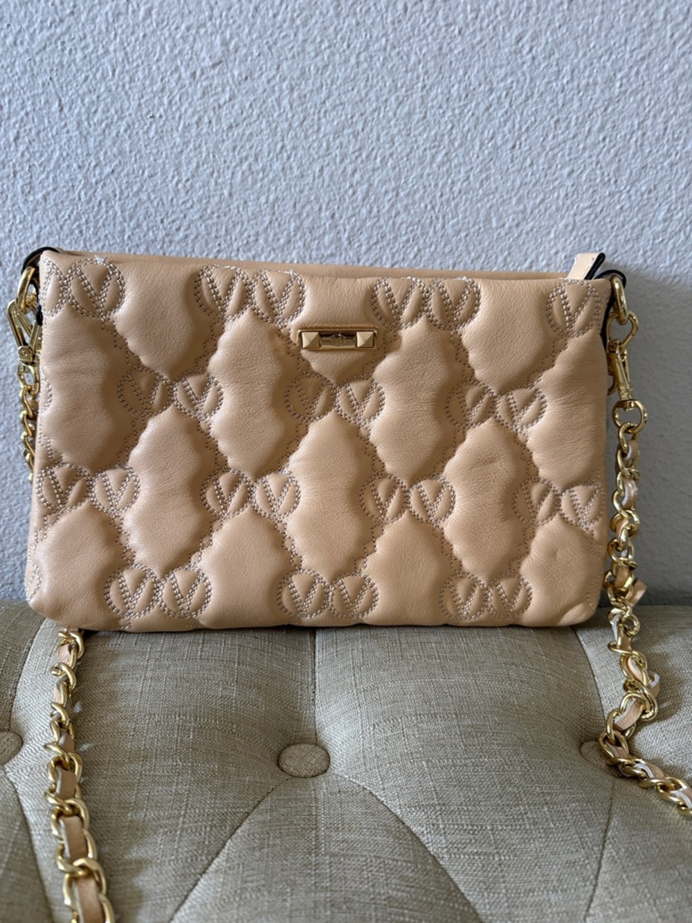 Designer Quilted Leather Crossbody Bag in Nude - Valentino (authentic)